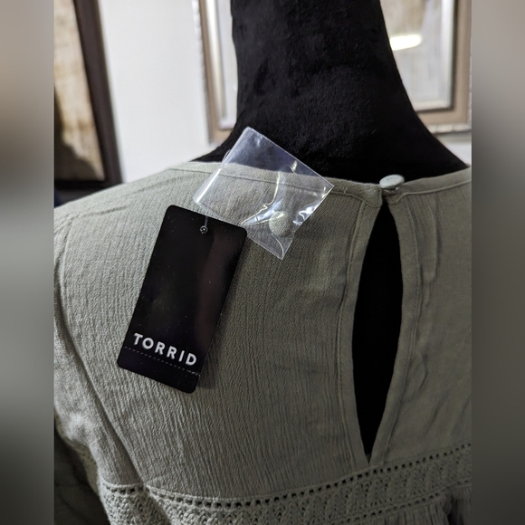 Crinkle Gauze Embroidered Top - Picture 12 of 13